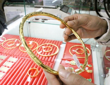 Lo ngại khi giao NHNN mua vàng dự trữ trong dân