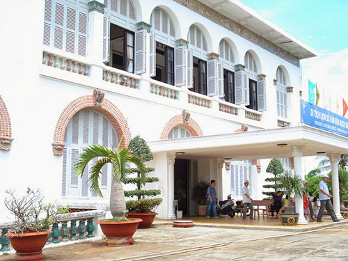 Lung linh Bạch Dinh Vũng Tàu