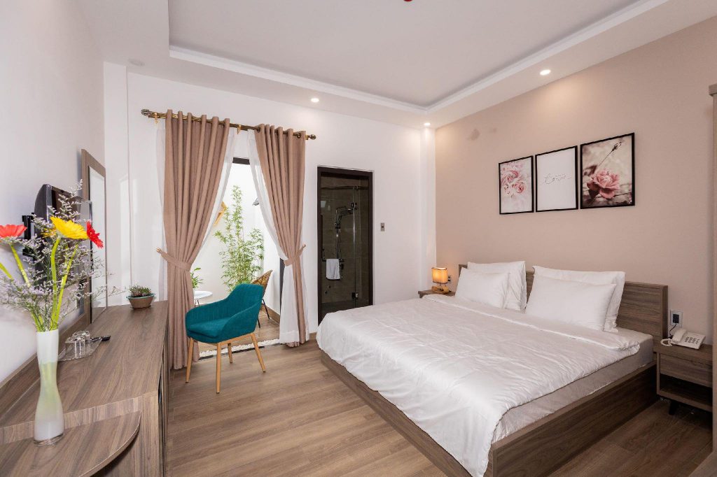 Phong khach san Dalat Serene Villa chin chu gon gang 1024x682 - Top 10 khách sạn Đà Lạt trung tâm giá rẻ
