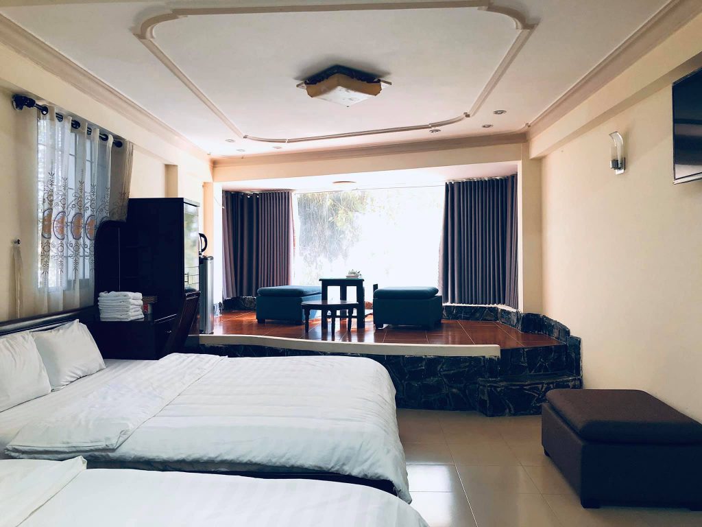 khach san Nhat Phuong voi goc ban lang man 1024x768 - Top 10 khách sạn Đà Lạt trung tâm giá rẻ