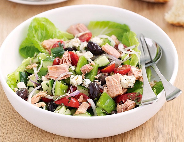 Salad cá ngừ rau mầm