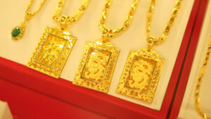 vang hieu 2 06123384 1 300x169 - Dự Báo Giá Vàng Tăng Hay Giảm Sau Phiên Giảm Mạnh 24/7?
