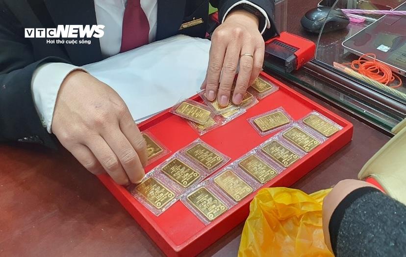 Giá Vàng SJC Hôm Nay Giảm Mạnh, Chênh Lệch Với Thế Giới Vẫn Trên 14 Triệu Đồng